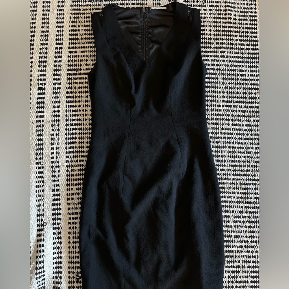 Tahari black